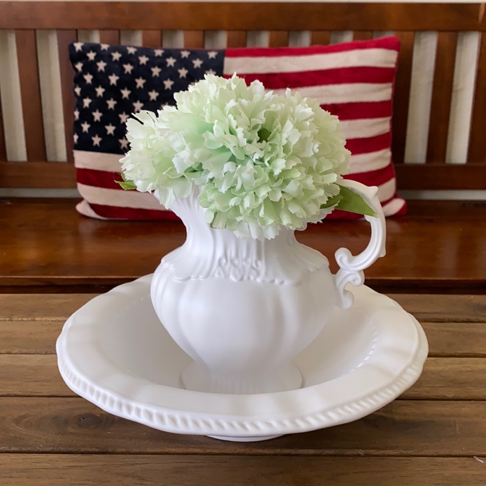 Vintage 1975 Arnels Wash Basin & Pitcher